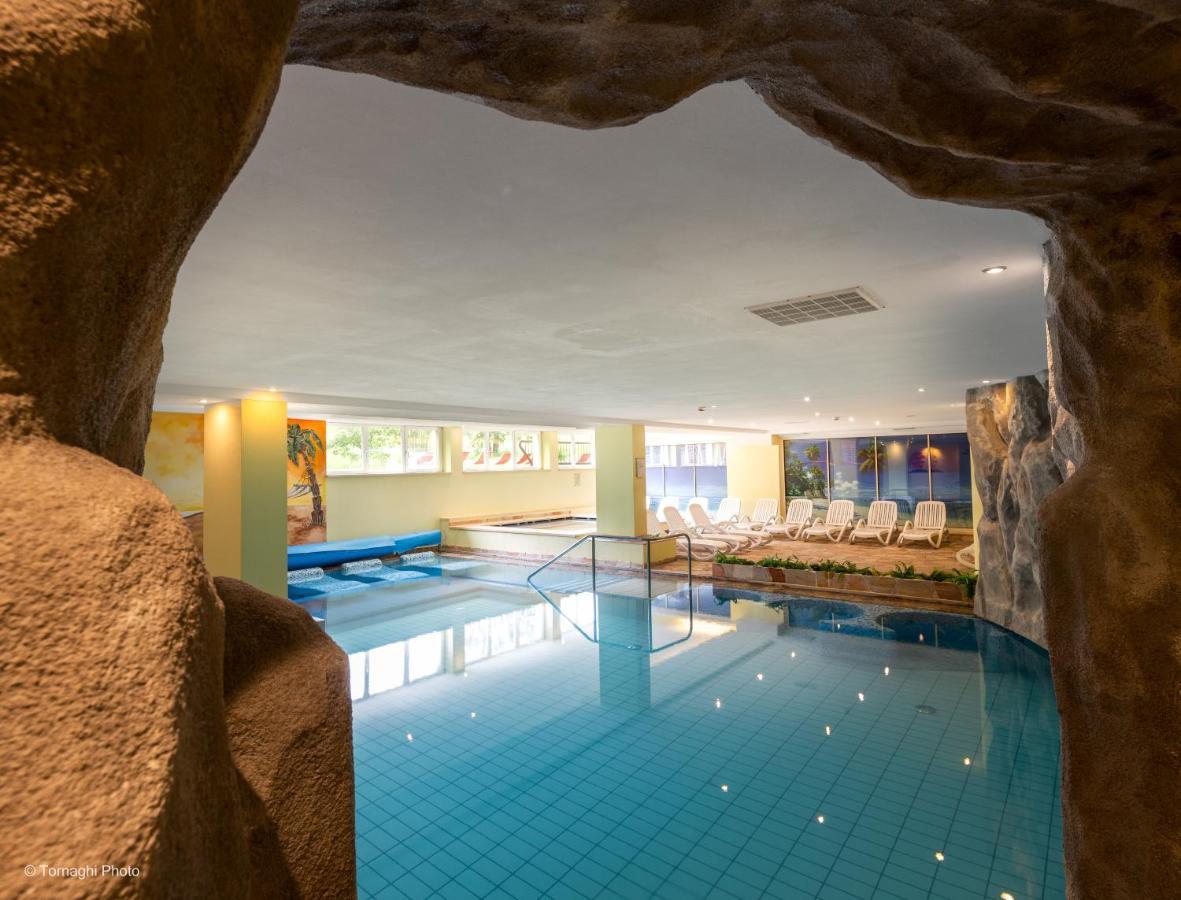 Hotel Alpen Andalo Bagian luar foto