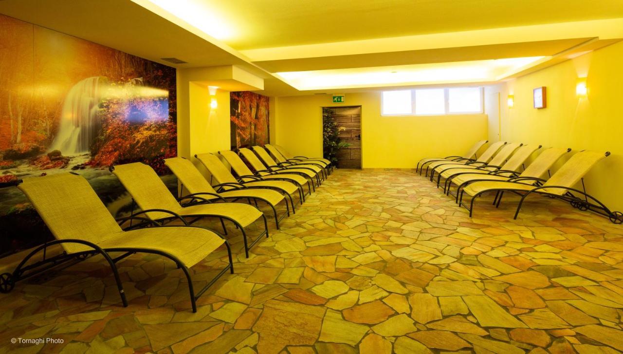 Hotel Alpen Andalo Bagian luar foto