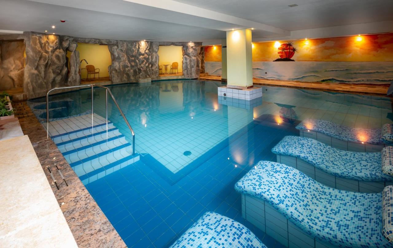 Hotel Alpen Andalo Bagian luar foto