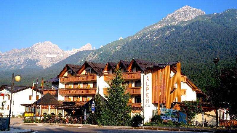 Hotel Alpen Andalo Bagian luar foto
