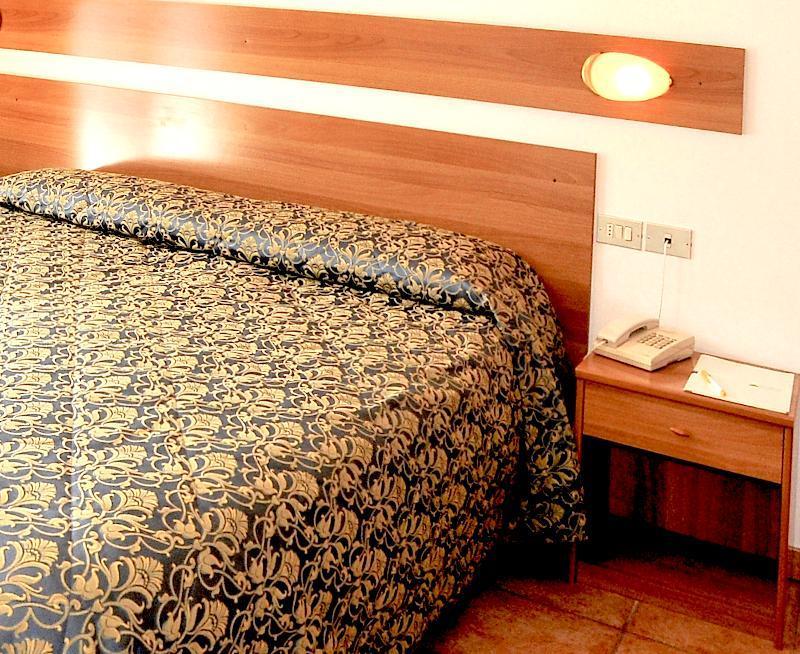 Hotel Alpen Andalo Bagian luar foto