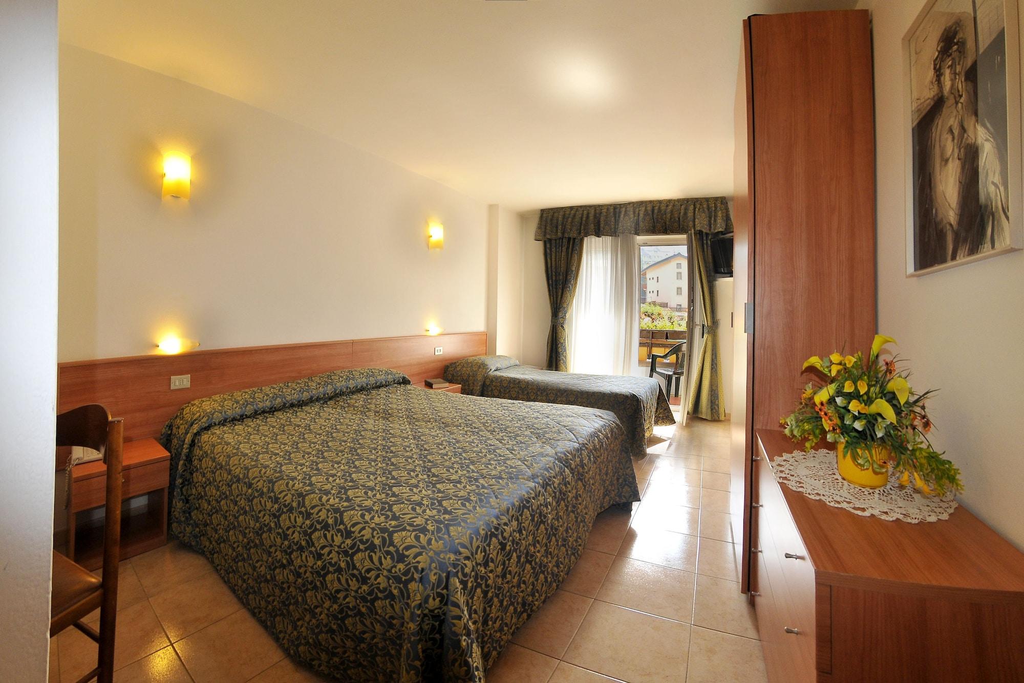 Hotel Alpen Andalo Bagian luar foto