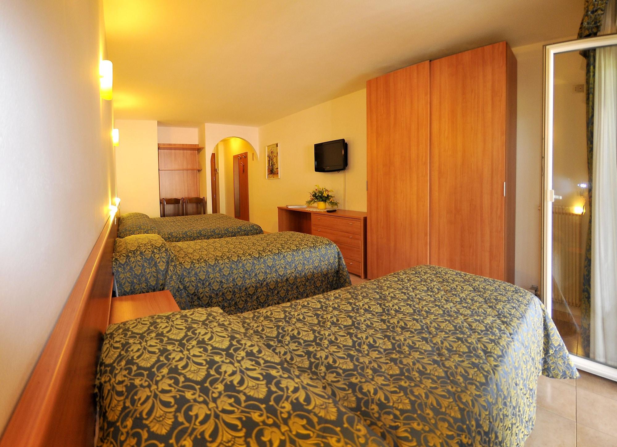 Hotel Alpen Andalo Bagian luar foto
