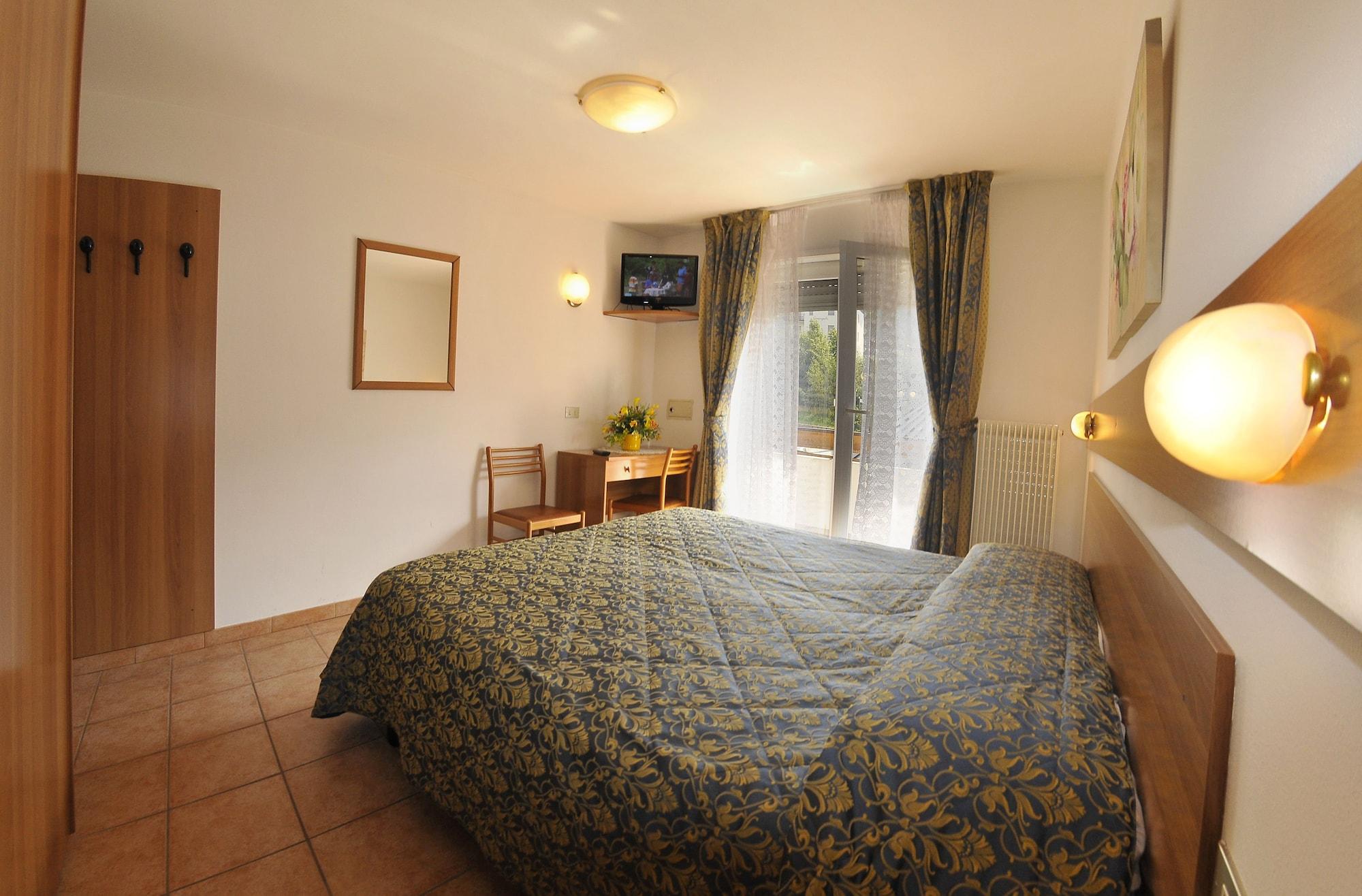 Hotel Alpen Andalo Bagian luar foto