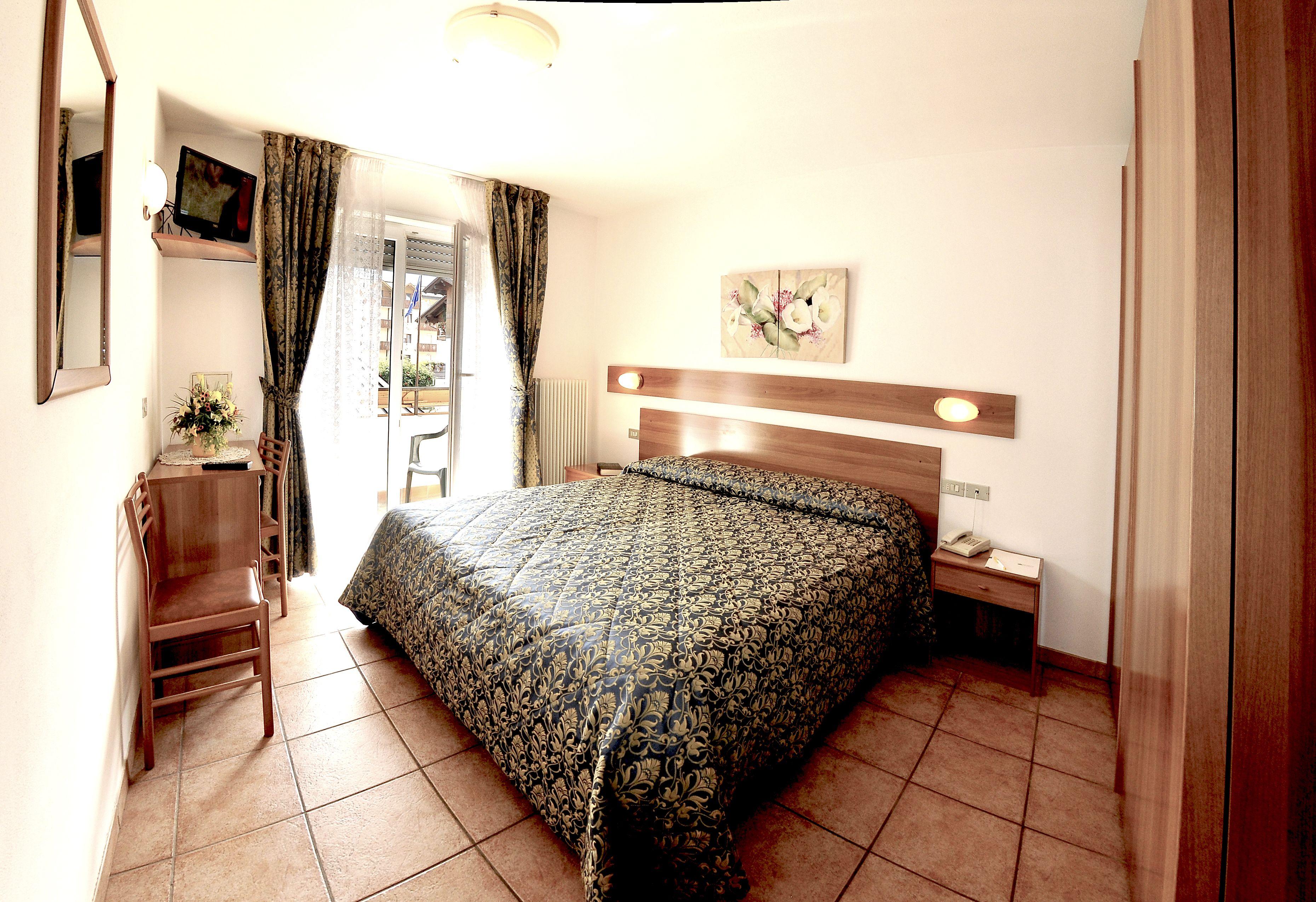 Hotel Alpen Andalo Bagian luar foto
