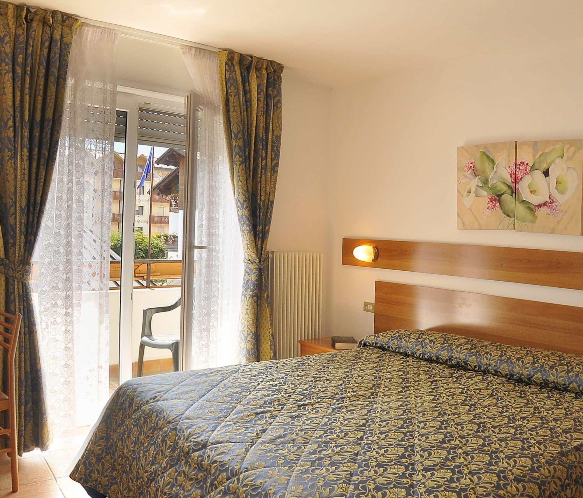 Hotel Alpen Andalo Bagian luar foto