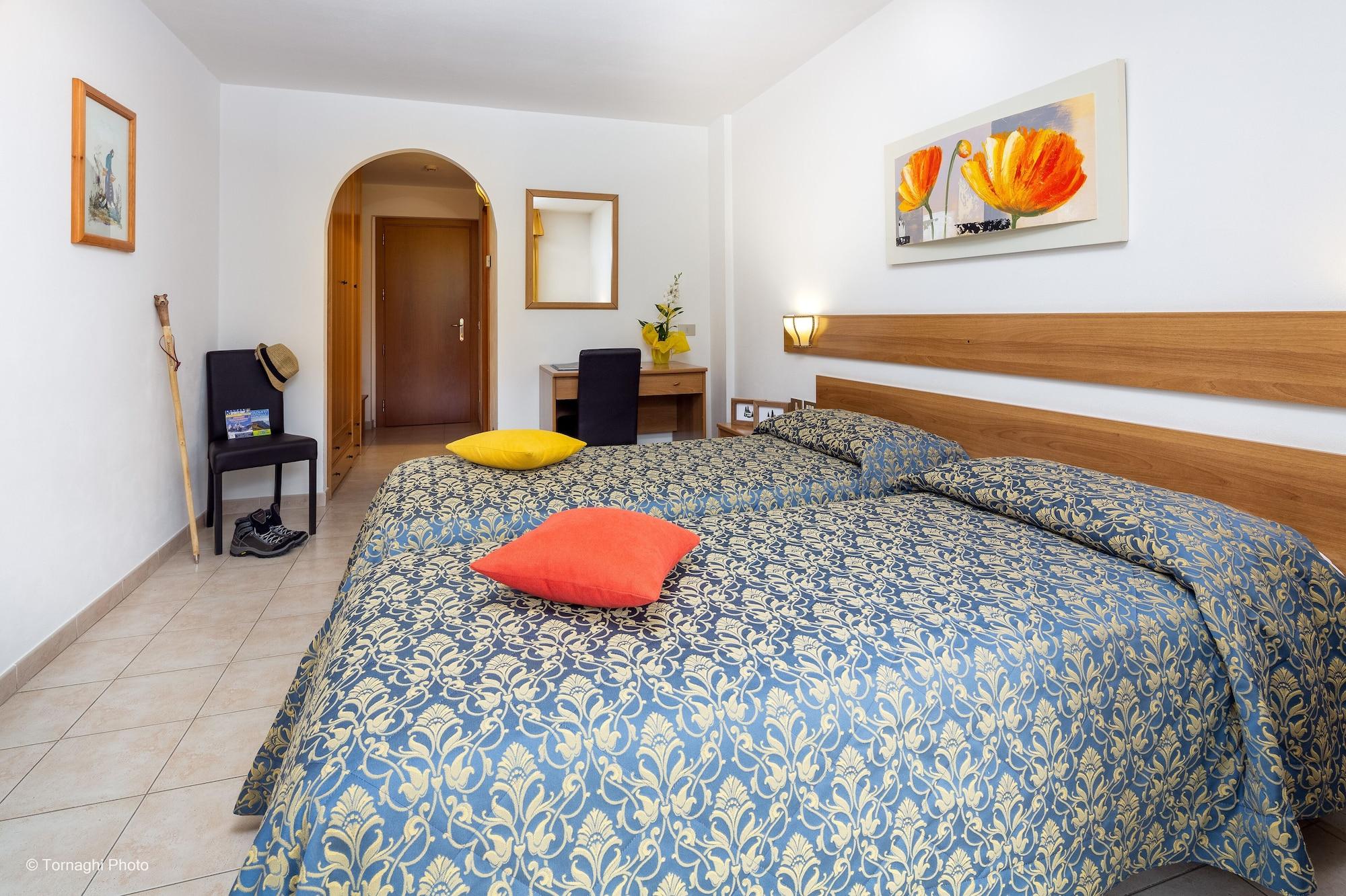 Hotel Alpen Andalo Bagian luar foto