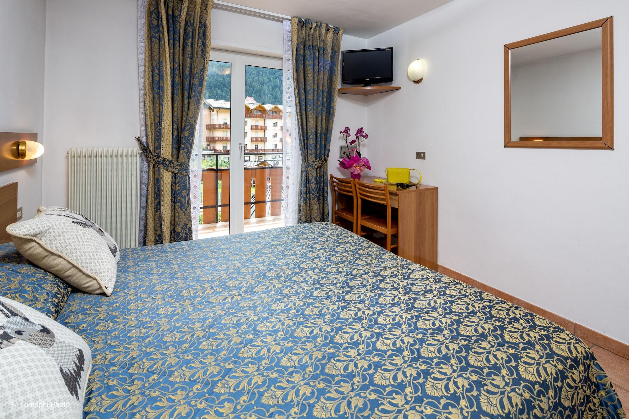Hotel Alpen Andalo Bagian luar foto