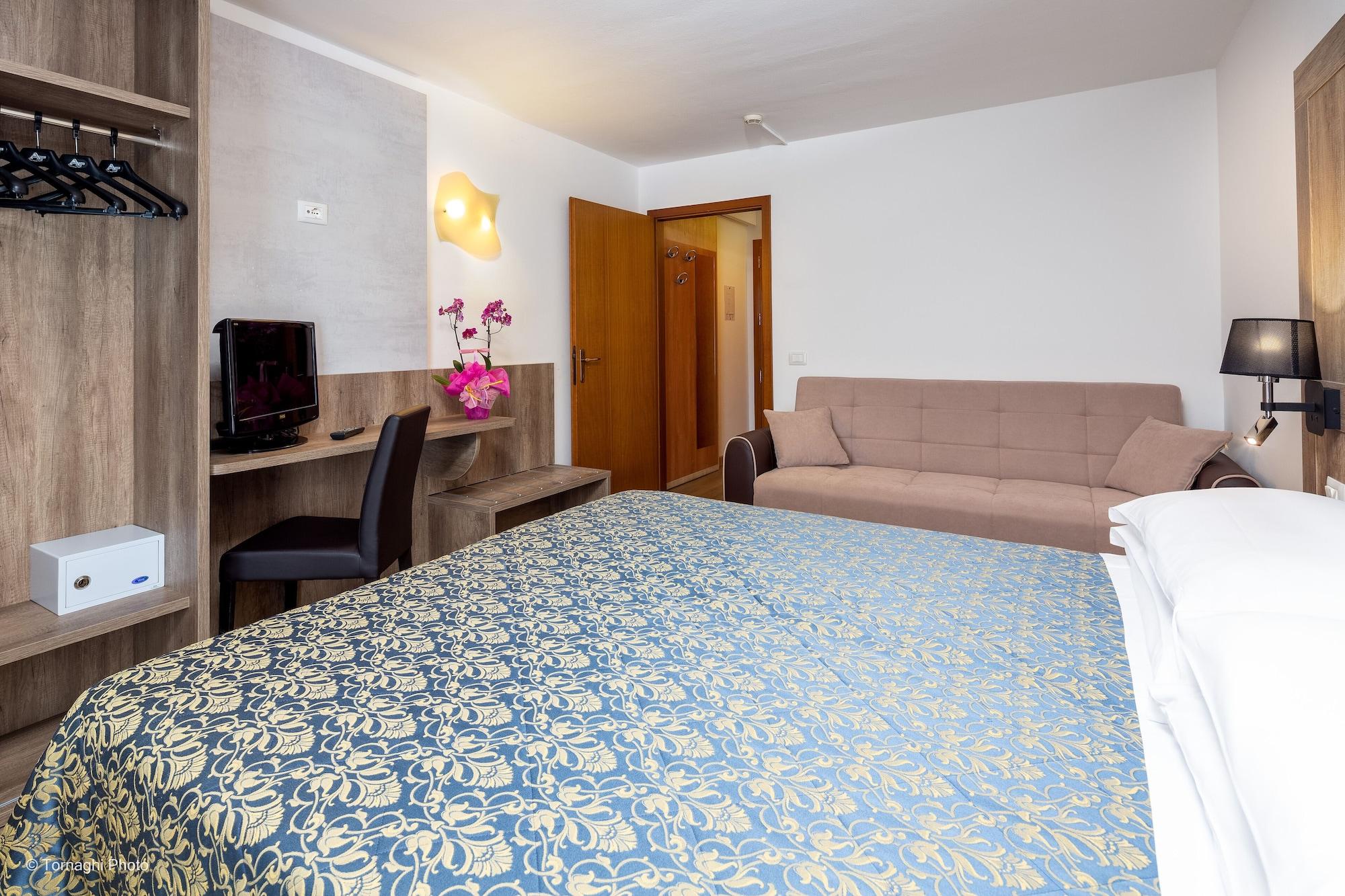 Hotel Alpen Andalo Bagian luar foto