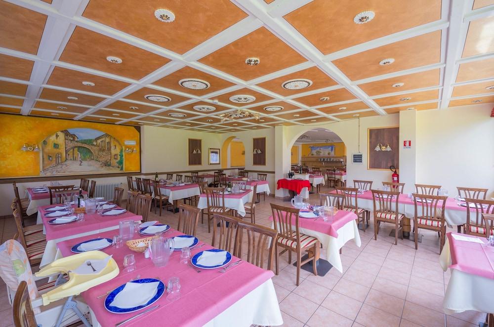 Hotel Alpen Andalo Bagian luar foto
