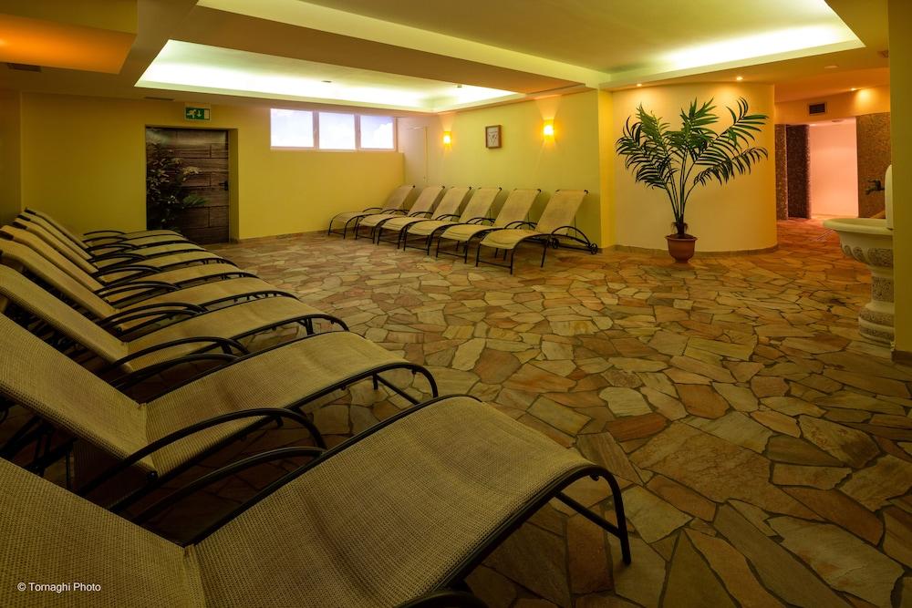 Hotel Alpen Andalo Bagian luar foto