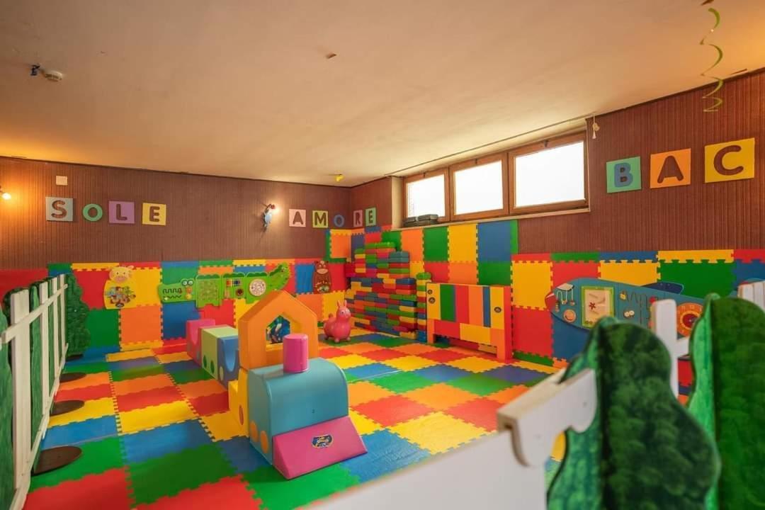 Hotel Alpen Andalo Bagian luar foto