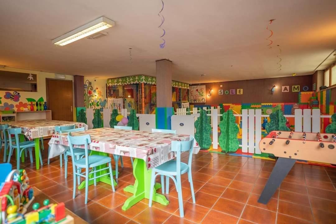 Hotel Alpen Andalo Bagian luar foto