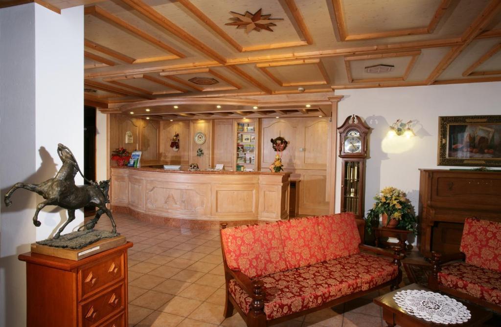 Hotel Alpen Andalo Bagian luar foto