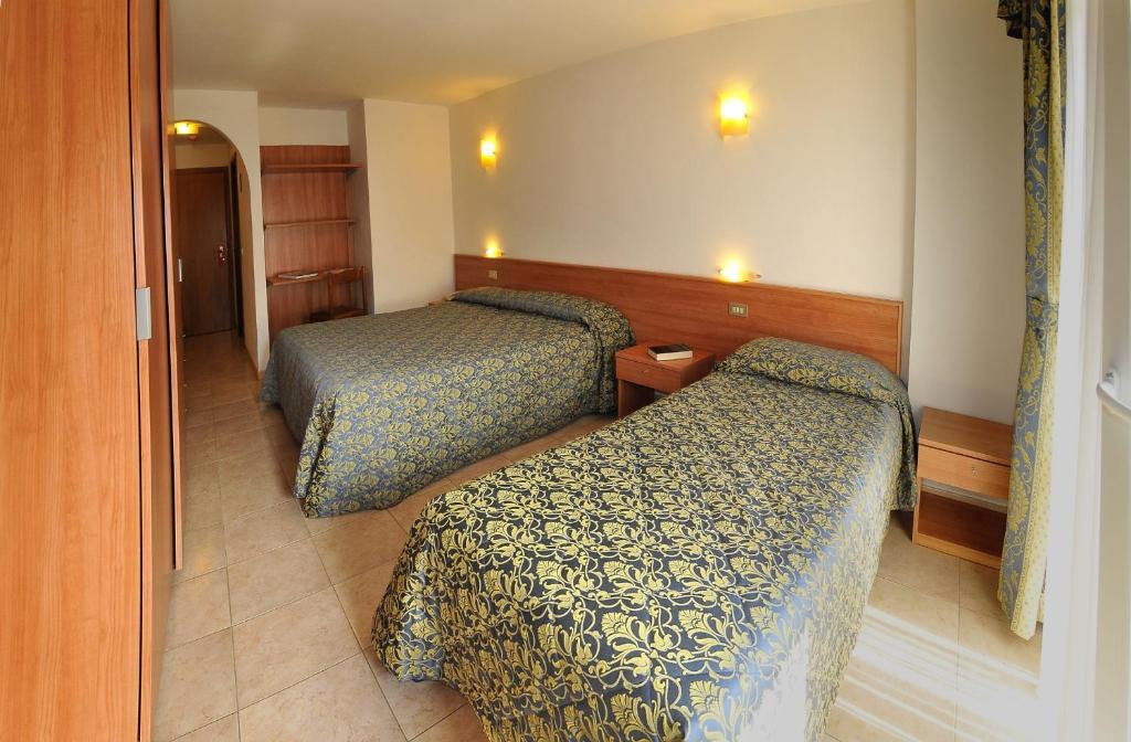 Hotel Alpen Andalo Ruang foto